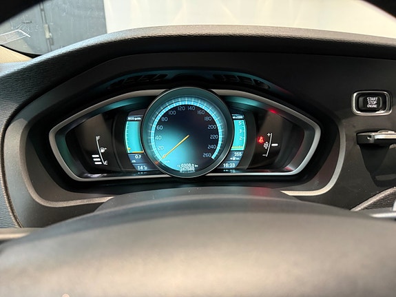 Volvo V40 13 of 18