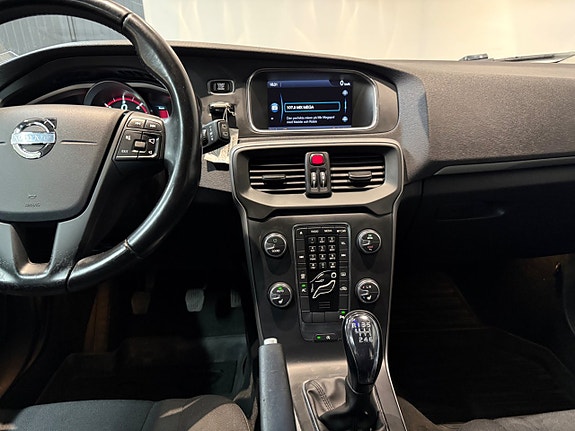 Volvo V40 9 of 18