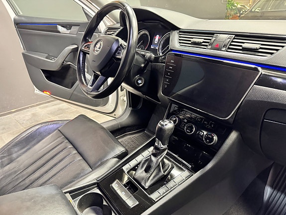 Skoda Superb 14 of 22