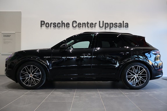 Porsche Cayenne 2 of 5