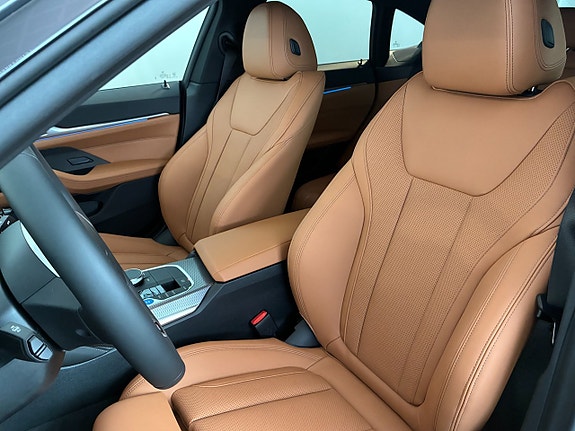 BMW i4 7 of 14