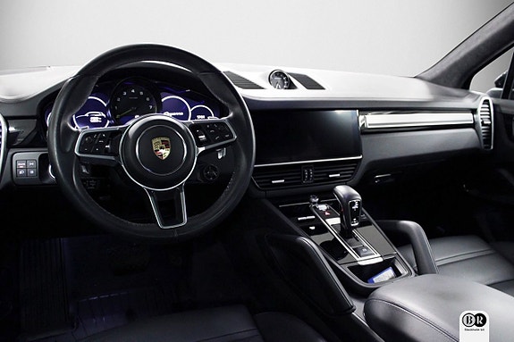 Porsche Cayenne 8 of 20