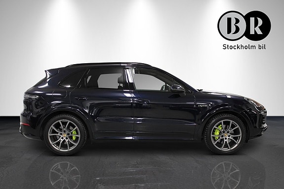 Porsche Cayenne 2 of 5