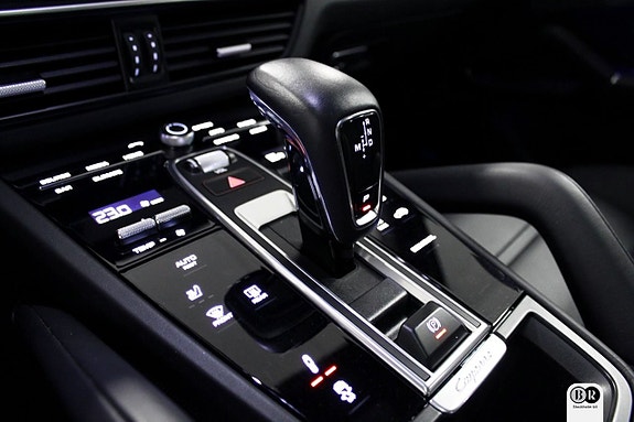 Porsche Cayenne 15 of 20