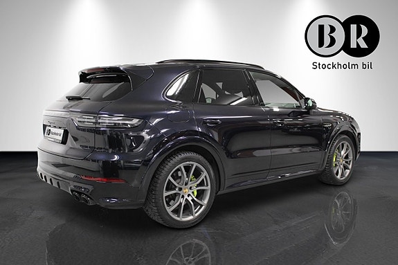Porsche Cayenne 3 of 5
