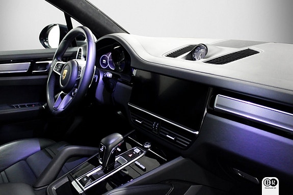 Porsche Cayenne 5 of 5