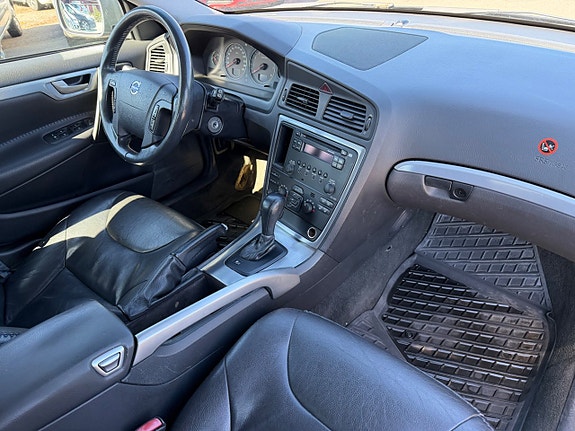 Volvo XC70 9 of 24