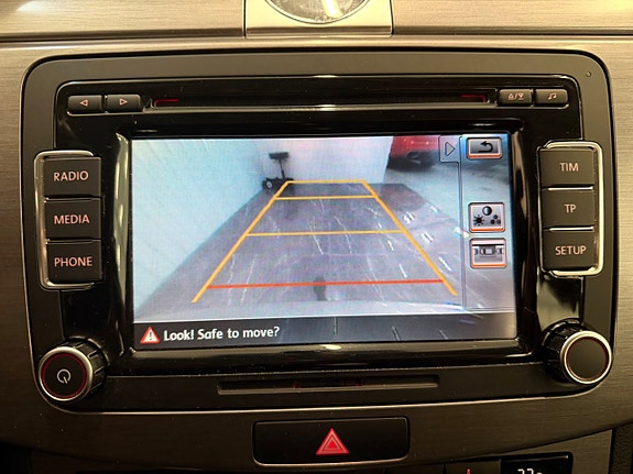 Volkswagen Passat 21 of 23