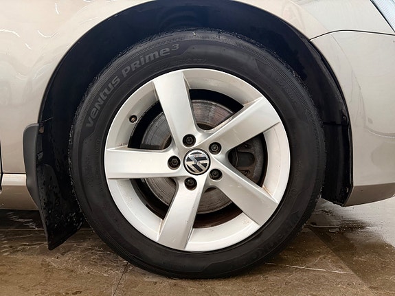 Volkswagen Passat 4 of 23