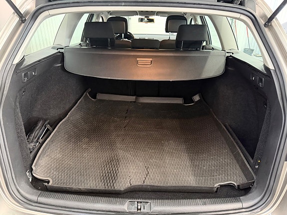 Volkswagen Passat 7 of 23