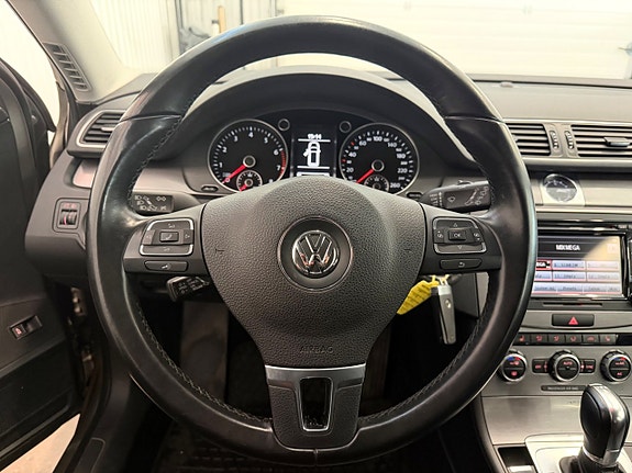Volkswagen Passat 19 of 23