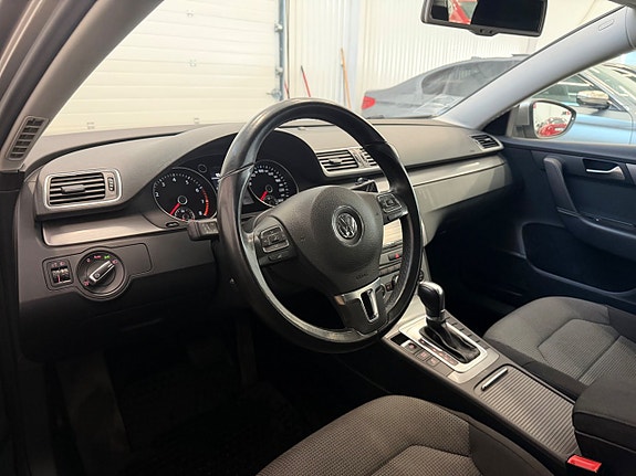 Volkswagen Passat 17 of 23