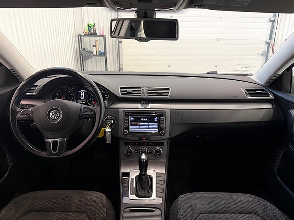 Volkswagen Passat 14 of 23