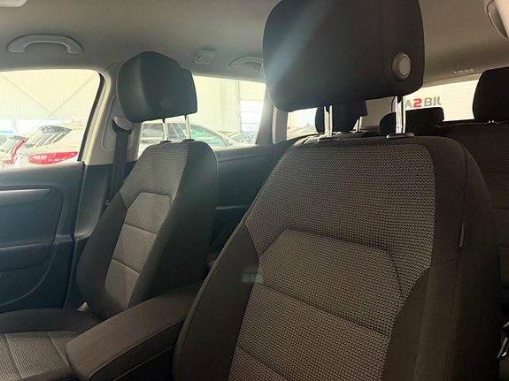 Volkswagen Passat 16 of 23