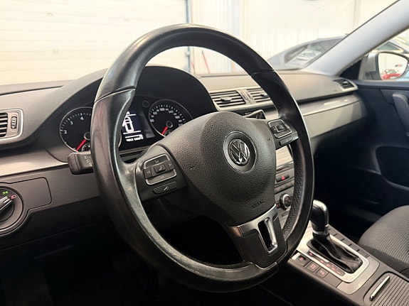 Volkswagen Passat 18 of 23