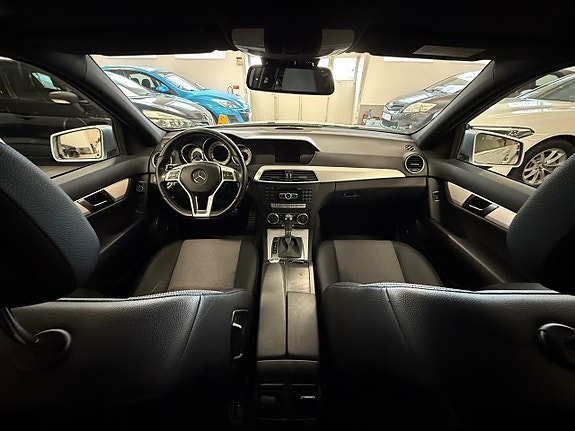 Mercedes-Benz C220 10 of 22