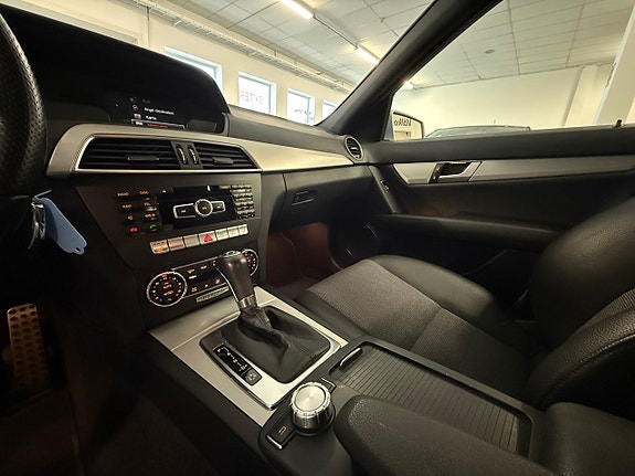 Mercedes-Benz C220 12 of 22