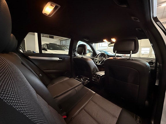 Mercedes-Benz C220 18 of 22