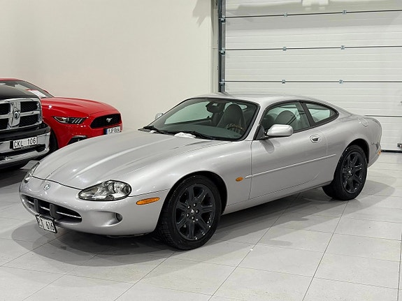 Jaguar XK 3 of 5