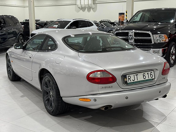 Jaguar XK 4 of 5