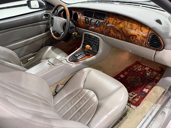 Jaguar XK 9 of 14