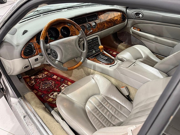 Jaguar XK 8 of 14