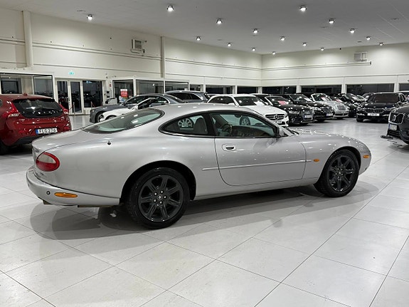 Jaguar XK 2 of 5