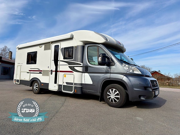 Adria CORAL S 670 SLT Långbädd. Toa & dusch bak.