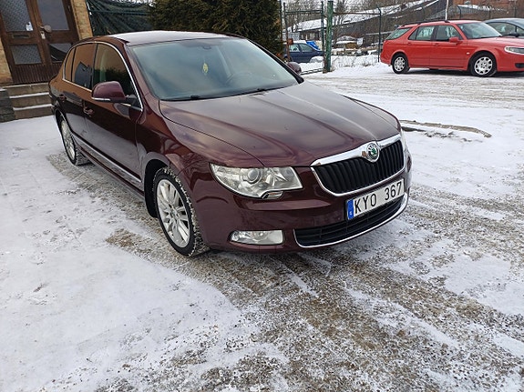 Skoda Superb 2 of 5