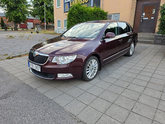 Skoda Superb 2 of 21