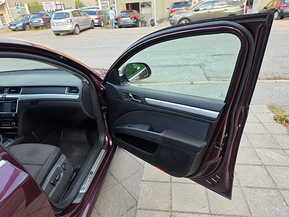Skoda Superb 14 of 21