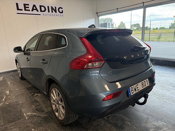 Volvo V40 2 of 22
