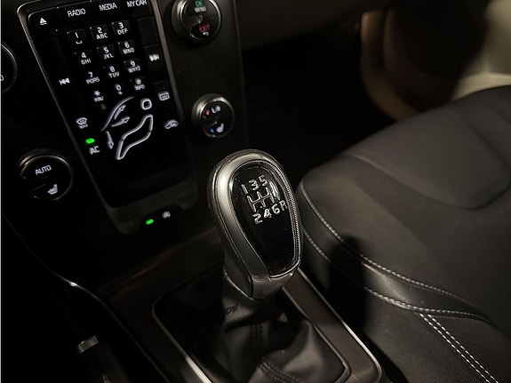 Volvo V40 14 of 22