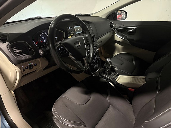 Volvo V40 5 of 22
