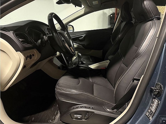 Volvo V40 3 of 5
