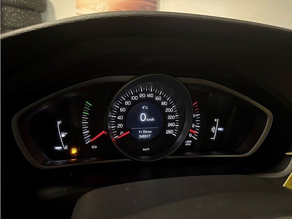 Volvo V40 11 of 22