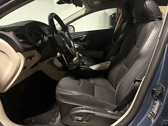 Volvo V40 3 of 22