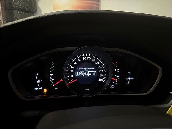 Volvo V40 13 of 22