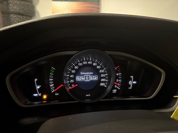 Volvo V40 12 of 22