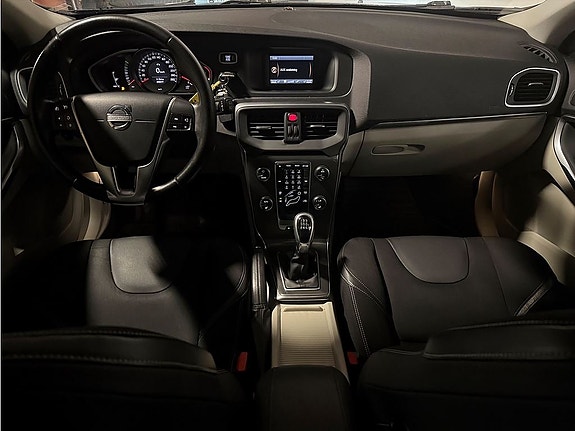Volvo V40 6 of 22