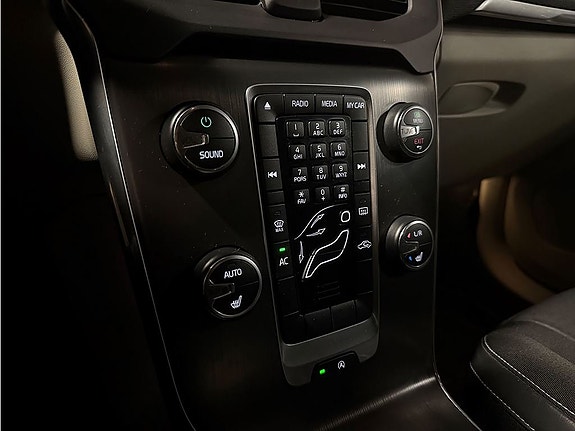 Volvo V40 15 of 22