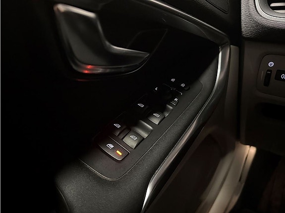 Volvo V40 20 of 22