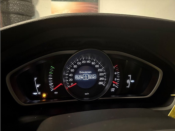 Volvo V40 12 of 22