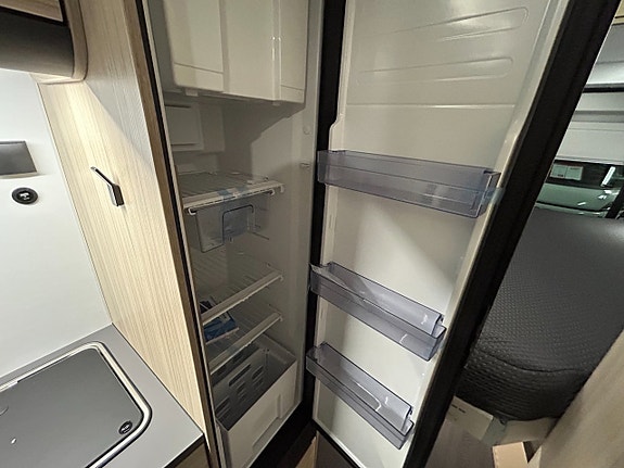 Sun Living V 65 GX /Dieselvärme / Höj & Sänkbarsäng / Automat / B-körkort/ 15 of 23