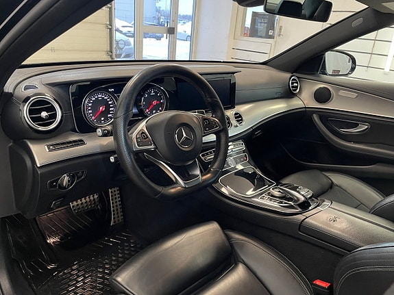 Mercedes-Benz E220 d 2 of 5