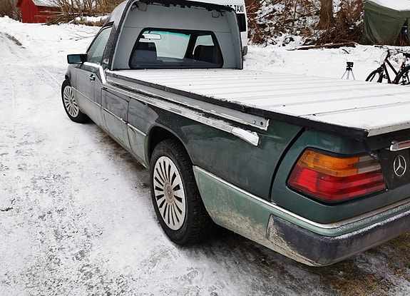 Mercedes-Benz 250 D 8 of 12