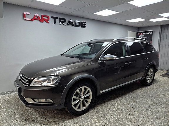 Volkswagen Passat Alltrack 2 of 5