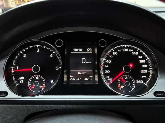 Volkswagen Passat Alltrack 15 of 26
