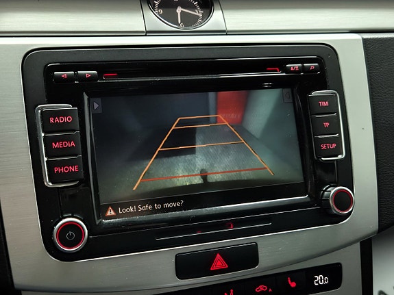 Volkswagen Passat Alltrack 18 of 26