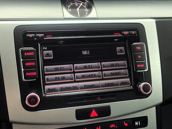 Volkswagen Passat Alltrack 17 of 26